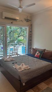 Cozy studio home with Pool Near Tito's & Bagabeach - 2