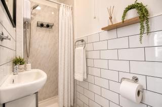 K Suites - Wellesley Road 1 - 6