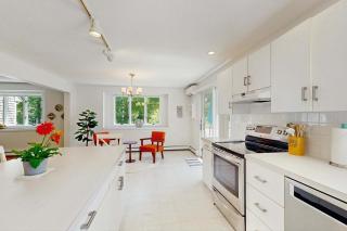 Bright Falmouth Home With Open Layout AC & Deck - 1
