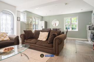 Spacious 3-Bed House in Hampstead with Parking by LS2G Stays - 9