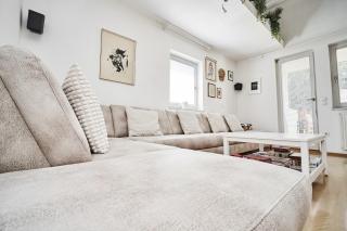Matic Spacious Modern Apartment - 7