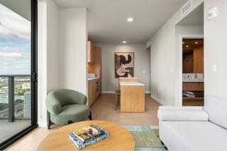 32nd Floor High Rise By Bayside - 4