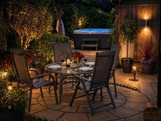 Measure Cottage - Sleeps 4 - Private Hot tub and garden - 6