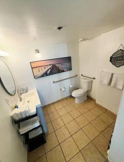 Oceanview cozy studio w/beachfront pool & tiki bar - 7
