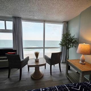 Newly updated king studio perfect for honeymooners - 9