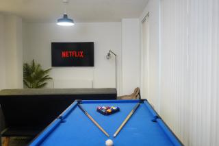 Spacious Manchester City Condo - Pool Table - Next To AO Arena - Local Transport Links - Parking - 7
