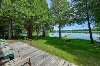 Waterfront Days, Fireside Nights! Lake Helen Haven - 9