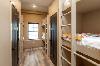 Branson 10 Bedroom Lakeside Lodge! PRIVATE HEATED POOL! - 4