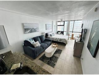 Oceanview studio w/queen bed, pool, tiki bar - 0