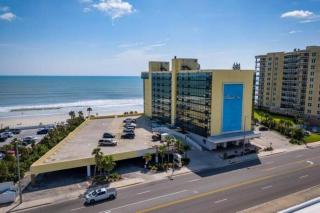Oceanview studio w/queen bed, pool, tiki bar - 2
