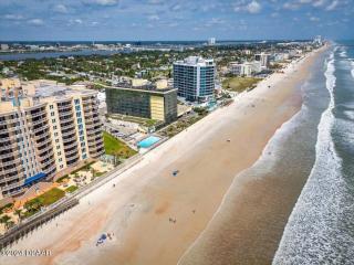 Oceanview studio w/queen bed, pool, tiki bar - 1
