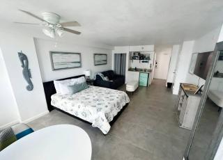 Oceanview w/tiki bar, pool, kitchenette - Studio - 5