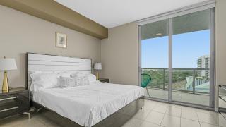 Luxury 2BR-2Bath Condo with Huge Terrace, Ocean View, Parking - 6