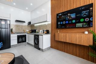 Boho Chic Apartment - Walk to Beach, Rooftop, Workspace, Free Parking & AC - 5