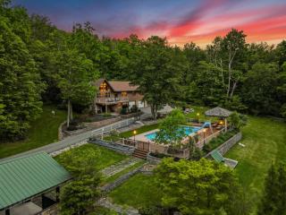 Ultimate Arcade, Salt Pool and Hot Tub - Sleeps 14 - 3