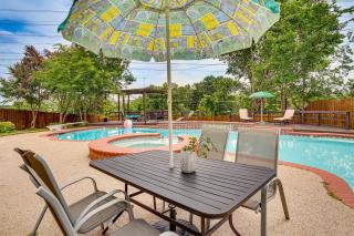 3 Mi to Six Flags! Family Getaway w/ Outdoor Oasis - 9