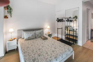 Luxury Lakeview Downtown Suite - Steps to Toronto Stadium - CN Tower & TTC - 2