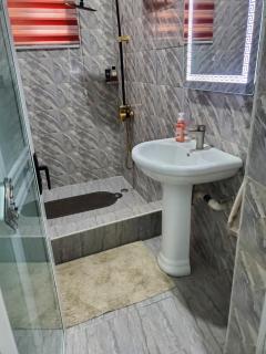 OMNI LUXURY Apartments - Kumasi - 8