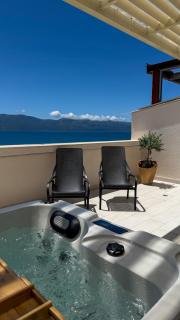 TreA Rooftop Beachfront Jacuzzi & Seaview Suites - 1