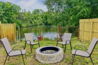 The Red Cedar Lakeside Family Retreat - 7