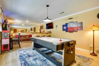 Hot Tub & Game Room! Home 15 Mi to AT&T Stadium - 7