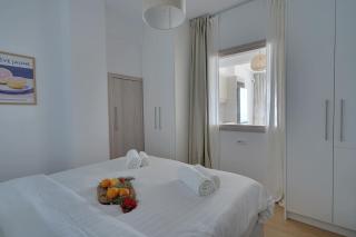 Seaview Serenity Luxurious apartment - 9