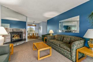 Family Suite for 6 with Fireplace and Kitchen - Pool and Hot Tub - 9