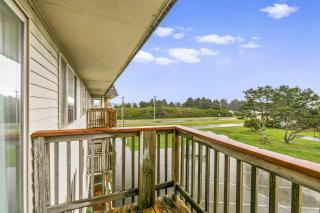 Family Suite for 6 with Fireplace and Kitchen - Pool and Hot Tub - 6