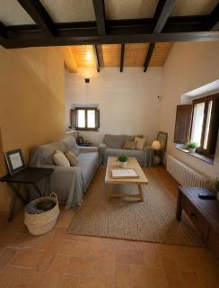 Casa rural amb BBQ, riu i muntanya - by CaLQuEROL - 12 pax - 8