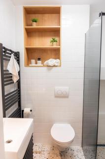 Secret Spot Hideout - 2 bedroom, free parking - 4
