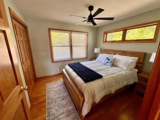 Lakehouse Near Pictured Rocks Sleeps 12, Kayaks & Game Room - 5