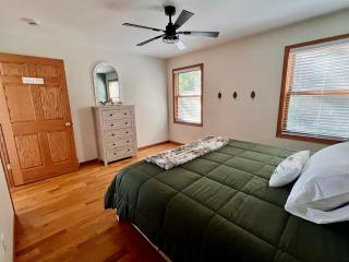 Lakehouse Near Pictured Rocks Sleeps 12, Kayaks & Game Room - 1