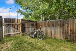 Chimney Park Retreat King Suite and Fenced Yard - 8
