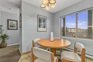 1-Bedroom Family Suite for 4 with King Bed - Pool and Hot Tub - 2