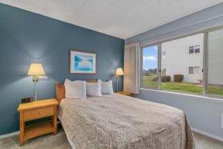2-Bedroom Family Suite - Pet-Friendly - Kitchen - Pool and Hot Tub - 3