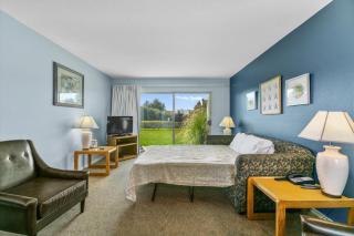 Ground Floor Suite for 6 with Patio - Pool and Hot Tub - 1