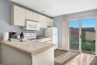 2 Bedroom Family Suite Condo with King Bed - Sleeps 8 - Pool and Hot Tub - 9