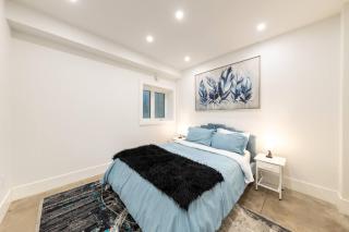West Van Luxury Retreat 2BR 2BA Oceanview - 1
