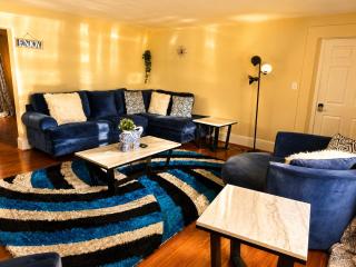 East Riverdale Enchanting 4 bedroom with 2 full bathrooms - 3