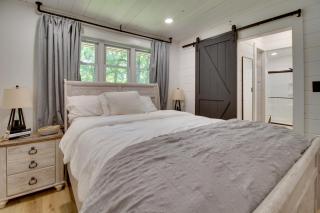< 1 Mi to Bull Shoals Lake! Family-Friendly Escape - 2