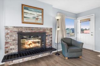 Ground Floor 2-Bedroom Suite - Pet Friendly - Fireplace and Kitchen - Pool and Hot Tub - 1