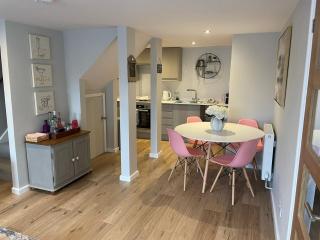 Brook Lodge, One bed house in AONB Dorset with swimming pool - 4