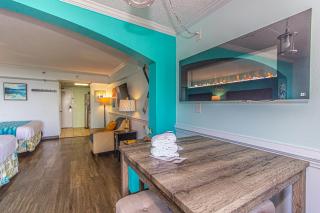 Oversized Ocean View Queen Suite with Beautiful Fireplace and Accents - Sleeps 4 Guests! - 3