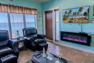 Luxurious Ocean view Queen Suite - With New LED Fireplace! Palace Resort Unit 2210 - 9