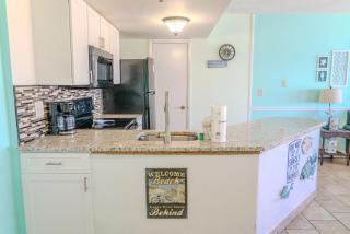 Luxurious Ocean view Queen Suite - With New LED Fireplace! Palace Resort Unit 2210 - 5