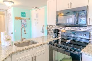 Luxurious Ocean view Queen Suite - With New LED Fireplace! Palace Resort Unit 2210 - 1