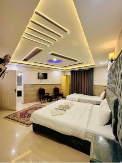 FAKHAR INTERNATIONAL HOTEL! ONE minute walk From MALL ROAD MURREE l Hot Water l Backup Light l Covered Car Parking l - 9
