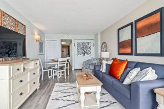 Nicely Renovated 1 Bedroom Condo-With Spectacular Views! Pinnacle 755 - 2