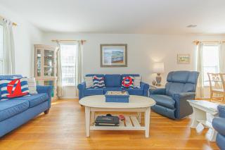 Stunning 3 Bedroom Condo-Recently Renovated-Fairways Unit D - 8