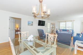 Stunning 3 Bedroom Condo-Recently Renovated-Fairways Unit D - 3